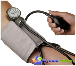 Wie senkt man den Blutdruck zu Hause?