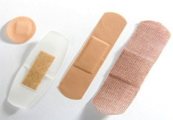In the first-aid kit, you must put it uncomply cut in advance pieces of the plaster