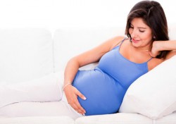 Tehotenstvo, druhé tehotenstvo, cisársky rez, komplikácie na pôrod, svedčiace na cisársky, narodenie dieťaťa