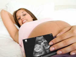 No processo de ultra-som, o médico pode diagnosticar os desvios do desenvolvimento da criança, o problema do curso da própria gravidez e muito mais