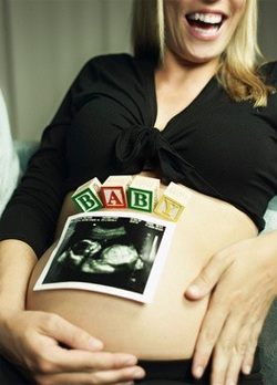 Recentemente, tornou-se elegante tirar fotos de um bebê no útero ou até gravar um vídeo real com uma carapaça de uma mãe na barriga