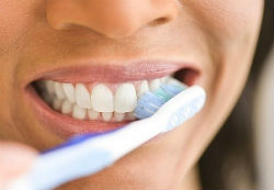 How to whiten your teeth at home