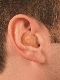 Гласине, слушни апарат, смањење слуха, губитак слуха, побољшано саслушање, уши