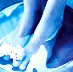 Hydrotherapie gegen schwitzende Füße
