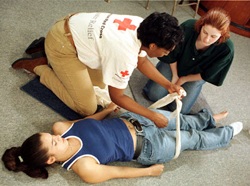 When providing first aid, it is also necessary to cut the place of fracture as much as possible, carefully, trying not to cause pain to the victim, impose a tire
