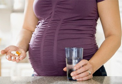 Para mulheres grávidas, uma admissão suficiente ao corpo de vitaminas e minerais é simplesmente necessária, o fluxo da gravidez e a saúde do futuro da criança depende